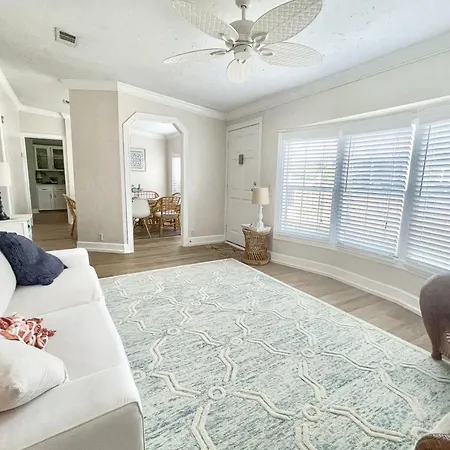 Twin Lakes Cottage